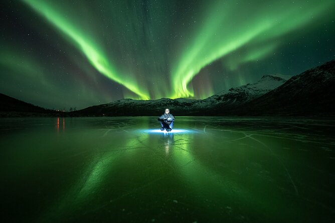 Northern Lights Expedition Tromsø - 6 people - Arctic Photo Guide - How the included winter gear changes the night