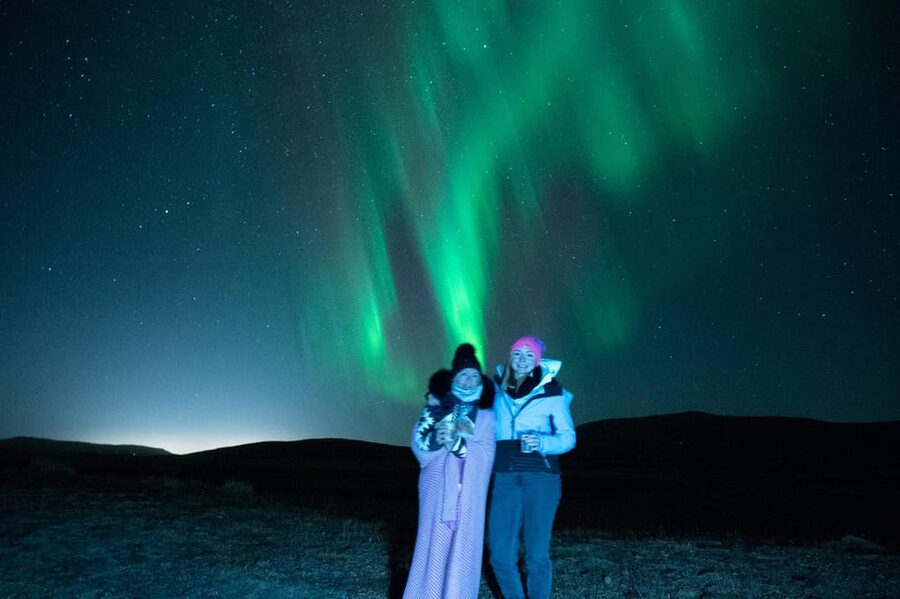 Northern Lights in Mini Bus, Photos, Hot Cocoa and Pastries - Key points at a glance