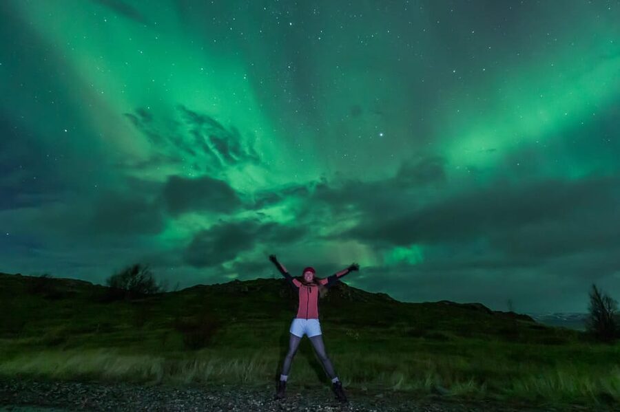 Northern Lights in Mini Bus, Photos, Hot Cocoa and Pastries - Should you book the Northern Lights minibus tour?