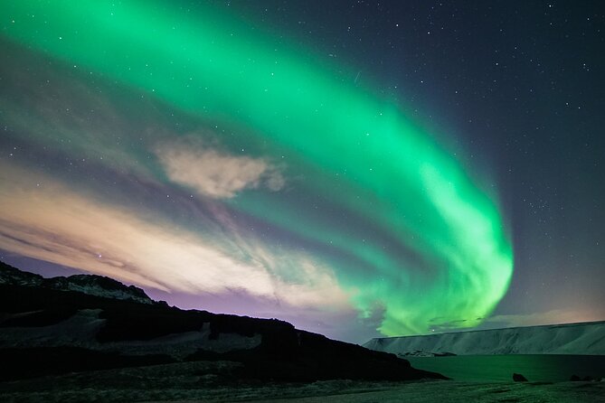 Northern Lights Minibus Tour with Hot Cocoa, Blankets & Photos - Hot cocoa, blankets, and staying warm