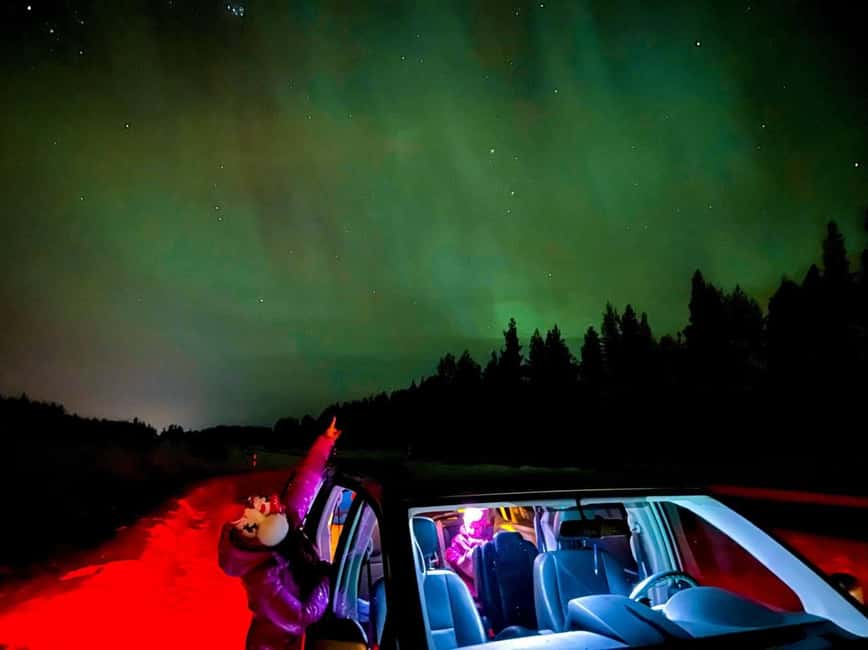 Northern lights private tour Rovaniemi - Warm drinks, cookies, and local stories