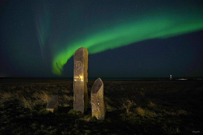 Northern Lights Small-Group Tour with Hot Chocolate & Photos - The guides make or break a difficult night