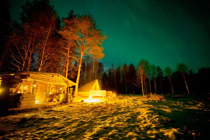 Northern Lights Tour in Atmospheric Cottage - Fire-cooked snacks and hot blueberry juice