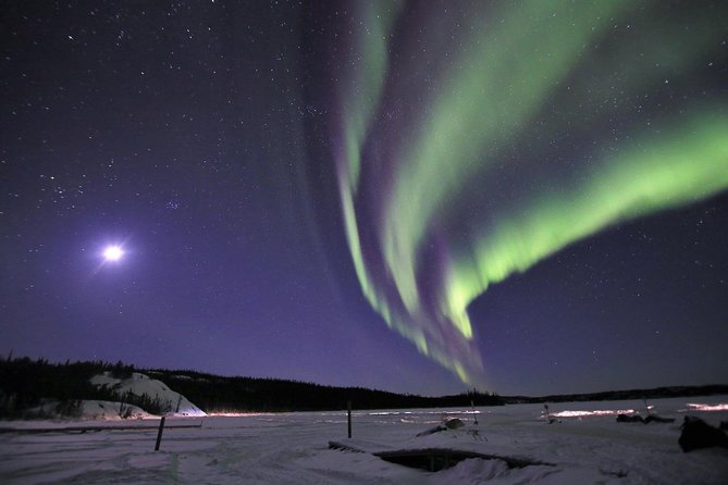 Northern Lights Tour Yellowknife - Warm drinks help, but the bus is not a heated lodge