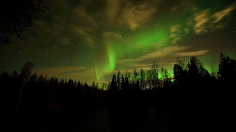 Oulu: Starguaranteed Northern Lights Mobile Chase - The guides and the human side of the chase