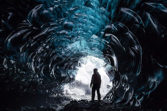 Private 2-Day Glacier Lagoon, Ice Cave and Northern Lights - Jökulsárlón and Diamond Beach: ice in two settings