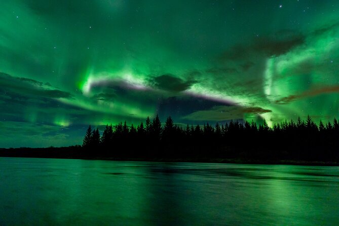 Private Aurora Hunt with Photos in Super Defender - Reykjavik pickup and the 9 p.m. departure