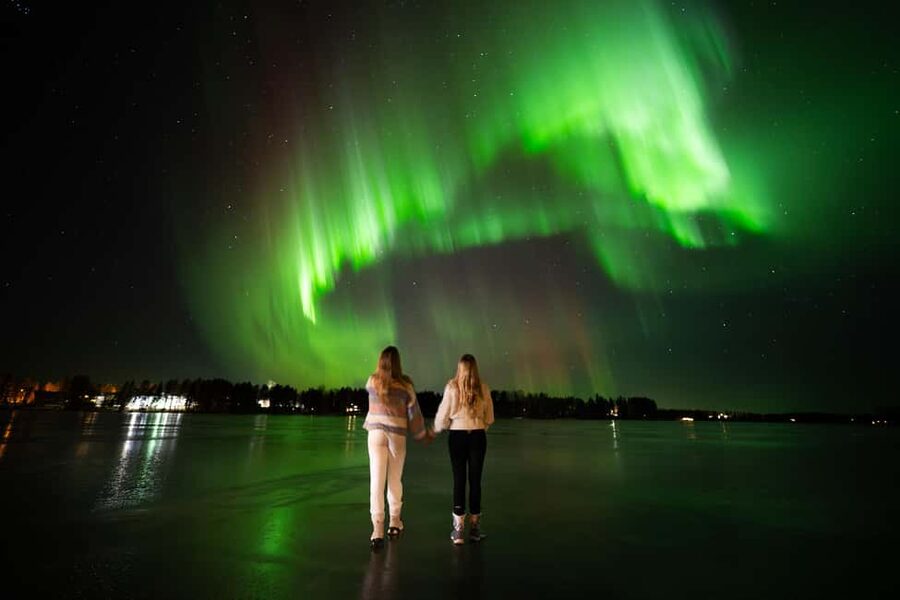 Ranua: Northern Lights tour with Campfire Meal & Pro Camera - Choosing the best viewing spot
