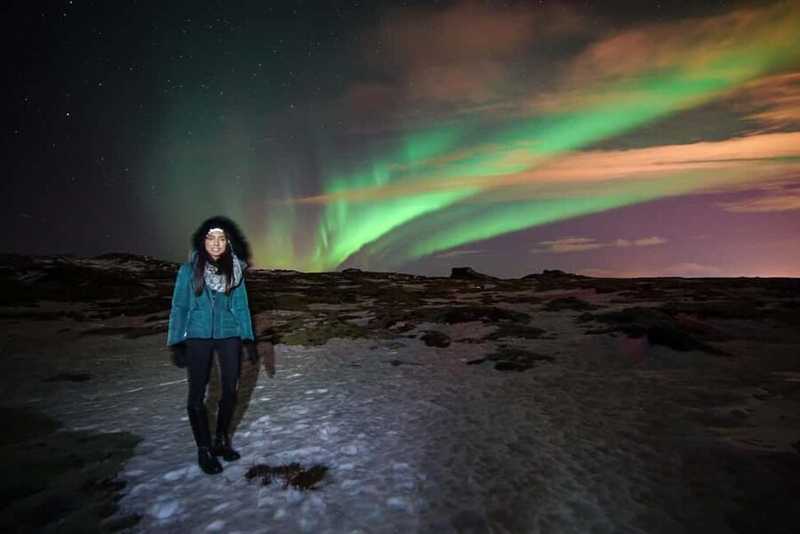 Reykjavik: Evening Lava Tunnel and Northern Lights Hunt - Cocoa, blankets, and the practical side of waiting