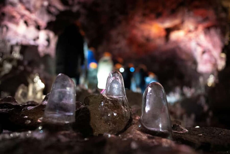 Reykjavik: Evening Lava Tunnel and Northern Lights Hunt - Complimentary aurora photographs