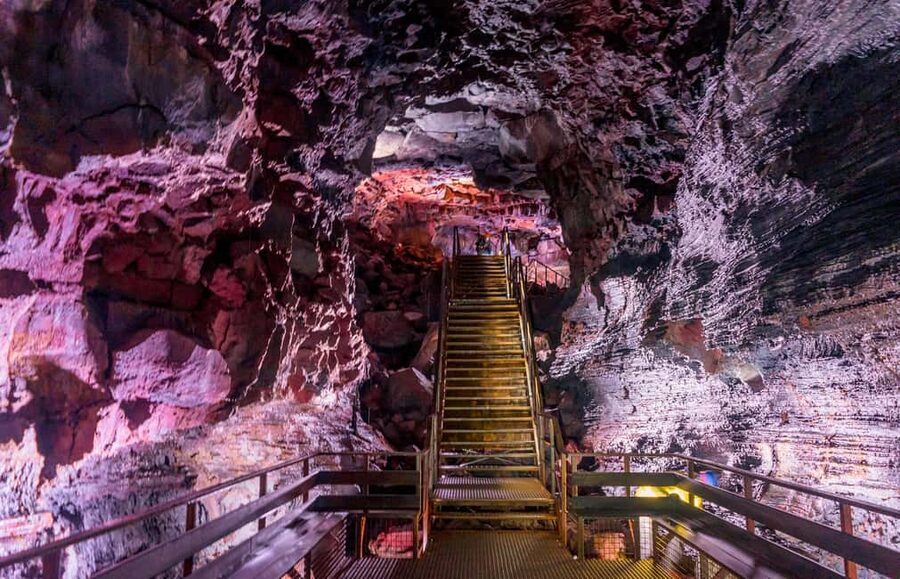 Reykjavik: Evening Lava Tunnel and Northern Lights Hunt - Who should choose this experience