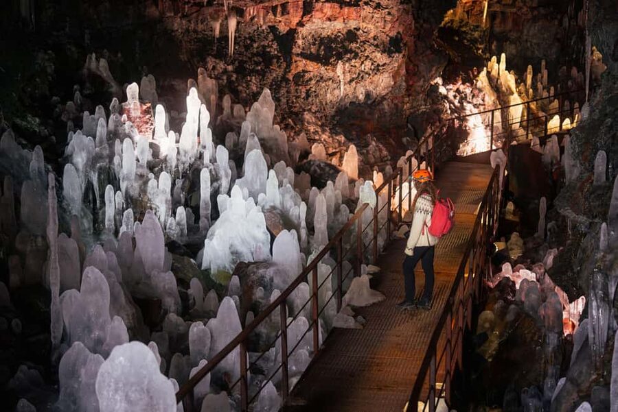 Reykjavik: Evening Lava Tunnel and Northern Lights Hunt - The 7:30 PM pickup and ride to the Blue Mountains