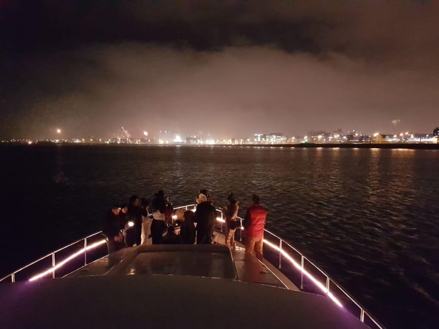 Reykjavík: New Year's Eve Northern Lights Yacht Cruise - Champagne at midnight