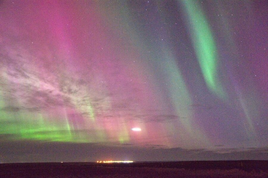 Reykjavík: New Year's Eve Northern Lights Yacht Cruise - Guides, language, and the feel of the evening