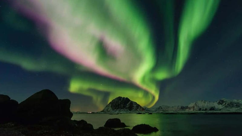Reykjavik: Northern Lights Adventure Tour with Hot Chocolate - What to expect at the viewing stops