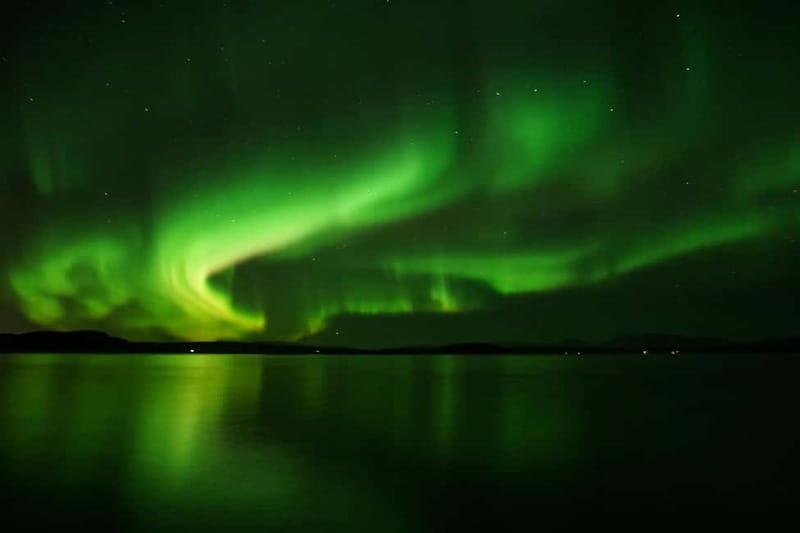 Reykjavik: Northern Lights Adventure Tour with Hot Chocolate - Pickup points and the first part of the evening