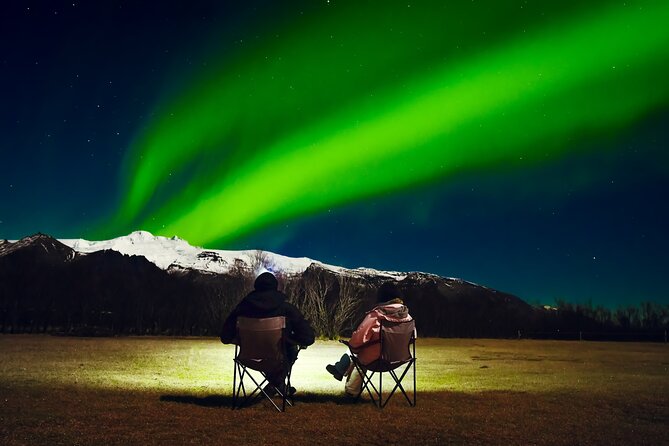 Reykjavik: Northern Lights Comfort Coach with Surprise - Hot chocolate, tea, and the surprise