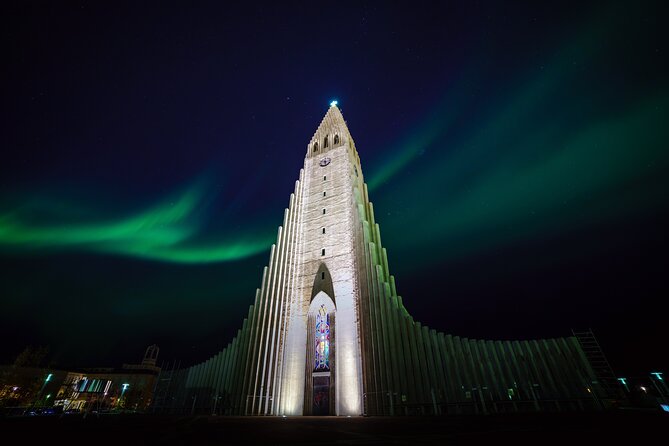 Reykjavik: Northern Lights Comfort Coach with Surprise - Who should book this Northern Lights tour