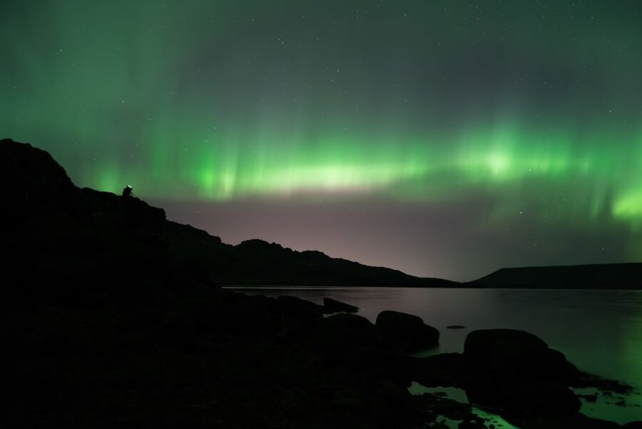 Reykjavík: Northern Lights Minibus Tour with Photos - The first stop: checking the sky
