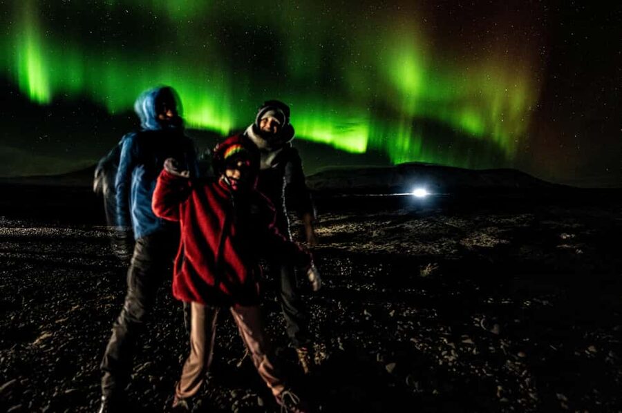 Reykjavik: Northern Lights Small Group with Surprise - Stories, science, and Icelandic legends on the drive
