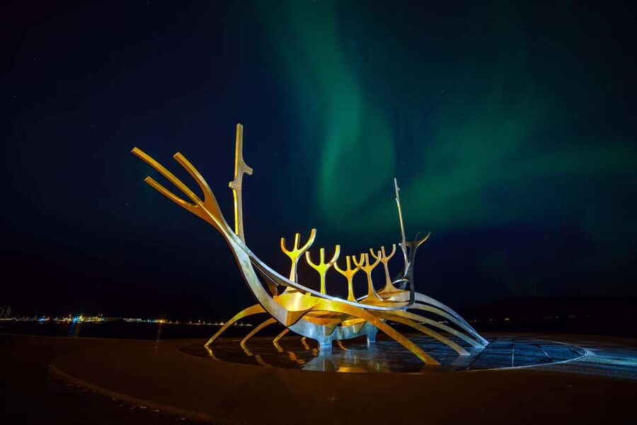 Reykjavik: Northern Lights Small Group with Surprise - Practical advice before you go