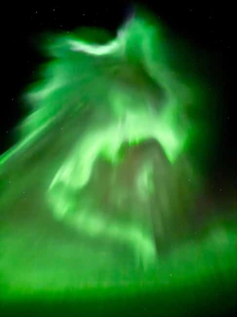 Reykjavik: Northern Lights Tour with Chinese Guide冰岛雷市中文极光团 - Coach comfort, hot drinks, and the waiting game