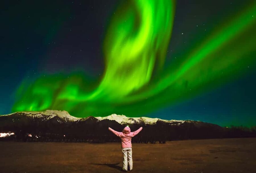 Reykjavik: Northern Lights Tour with Chinese Guide冰岛雷市中文极光团 - Who should book this Reykjavik aurora tour?