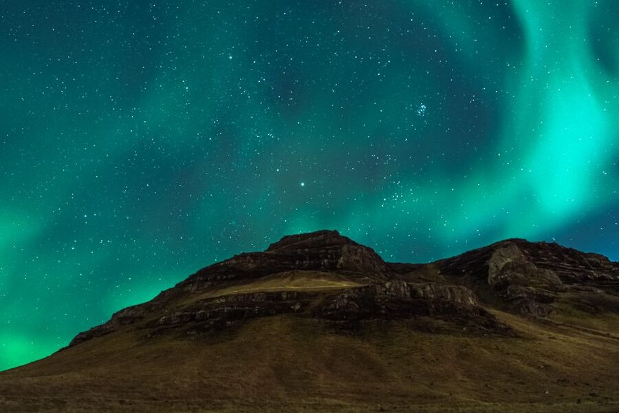 Reykjavik: Northern Lights Tour with Free Photos & Hot Cocoa - Guides who make the cold wait easier