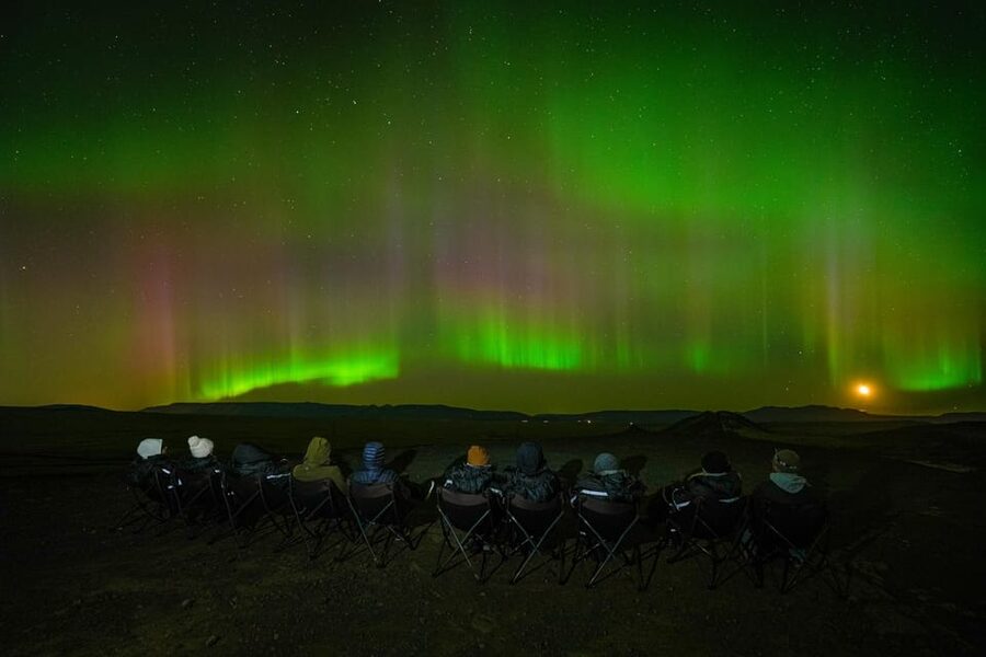 Reykjavik: Northern Lights Tour with Private Photographer - What the five-hour outing feels like
