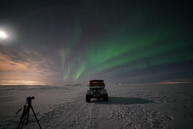 Reykjavik Northern Lights Tour with Pro Aurora Photos Small Group - Cold weather is part of the deal
