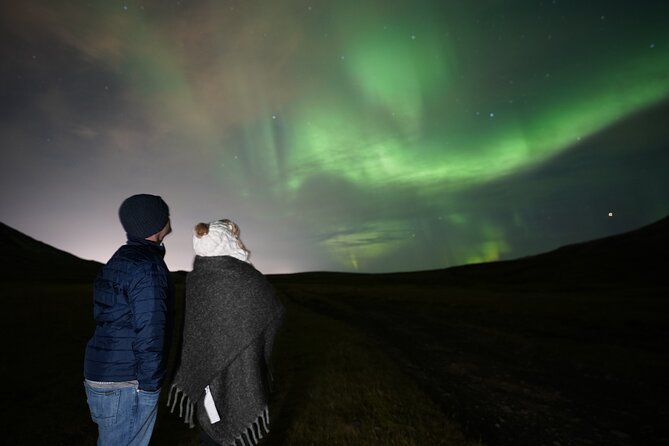 Reykjavik Northern Lights Tour with Pro Aurora Photos Small Group - Why several stops can make a difference