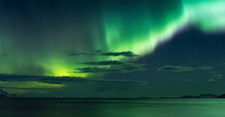 Reykjavik: Northern Lights with Icelandic Treats - Chasing the lights beyond Reykjavík