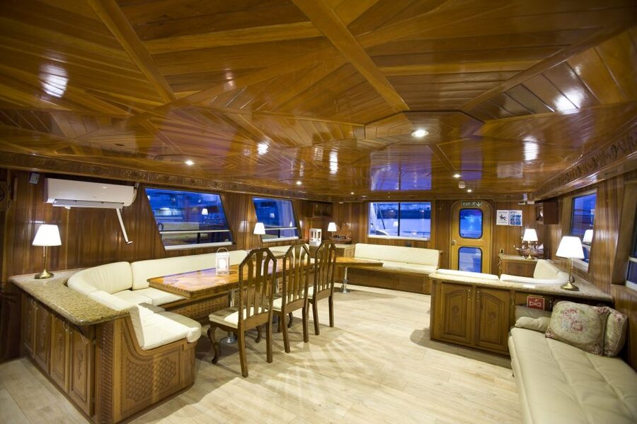 Reykjavik: Northern Lights Yacht Tour - Should you book the Reykjavik northern lights yacht tour?