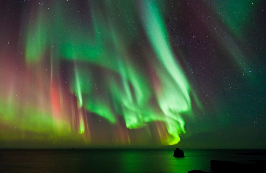 Reykjavik: Premium Northern Lights Tour with Free Photos - Hot chocolate, cinnamon buns, and wool blankets
