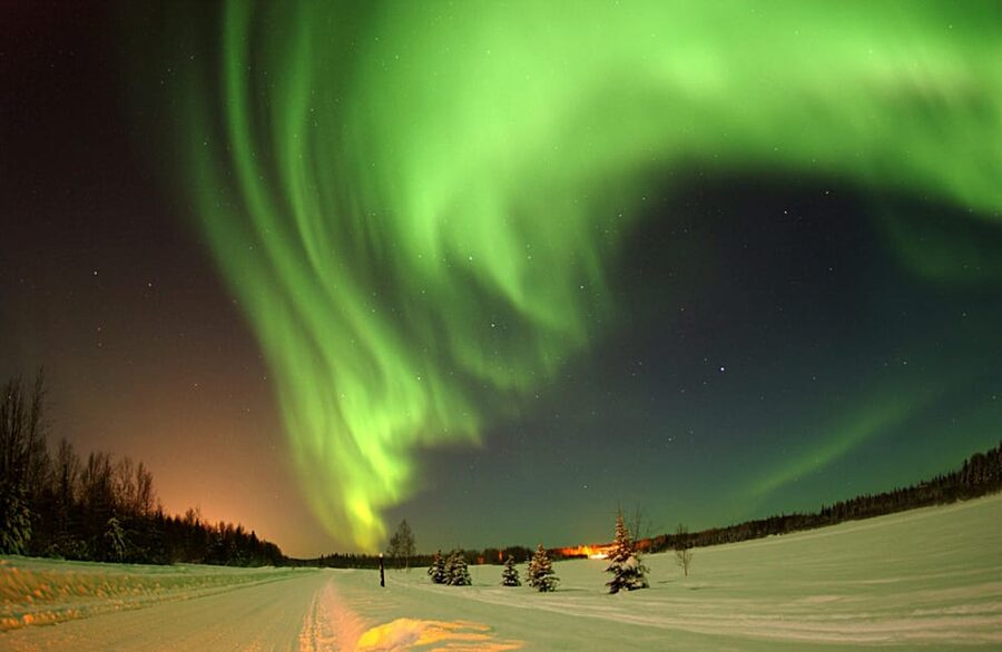 Reykjavik: Small-Group Northern Lights Tour with Pickup - Photographing the green and purple glow