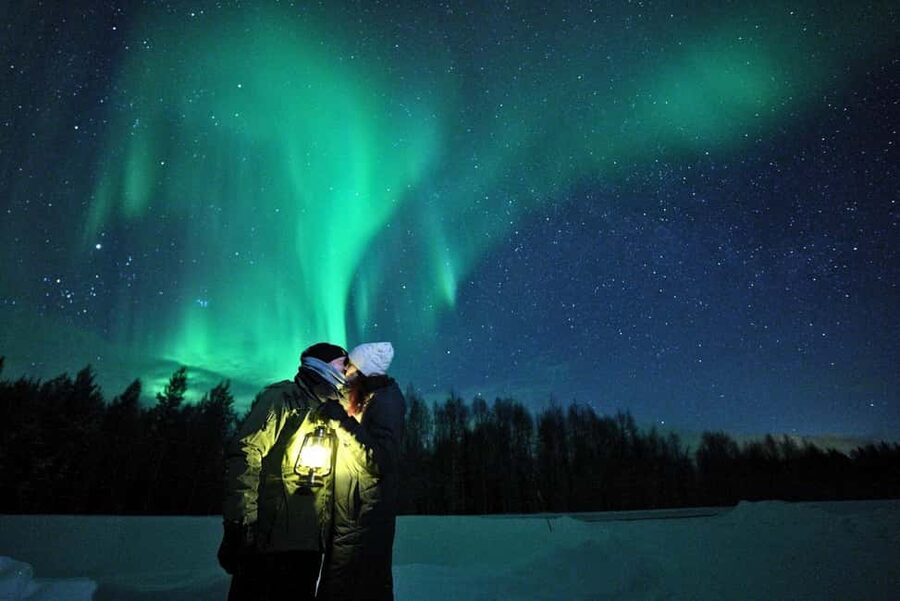 Rovaniemi:%100 Money Back Guarantee Northern Lights Hunting - Guides who make the hunt work