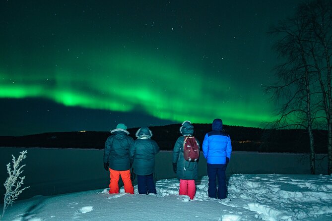 Rovaniemi: Aurora Hunt with Photograph & money back guarantee - Waiting outside for the first glow