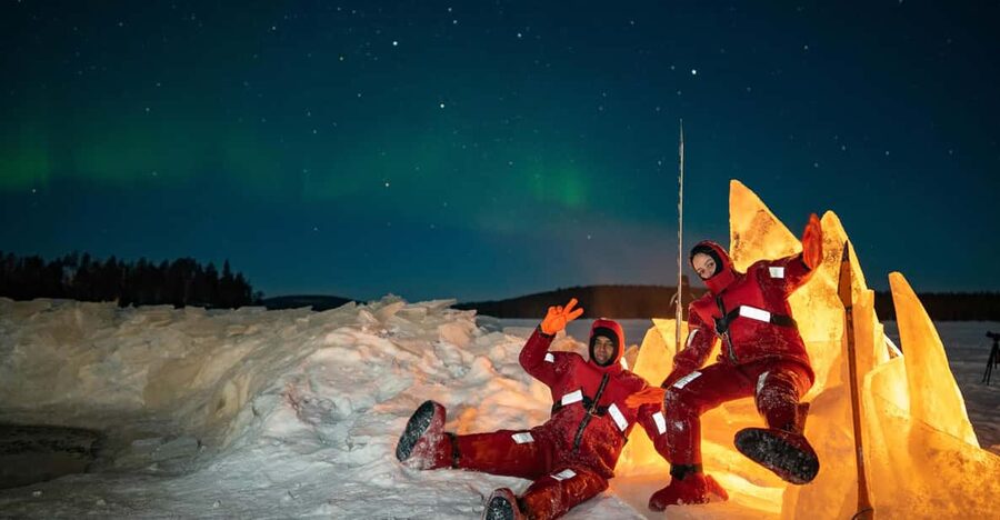 Rovaniemi: Ice Floating in Forest Lake with Aurora Borealis - Warm drinks, gingerbread, and the return to town