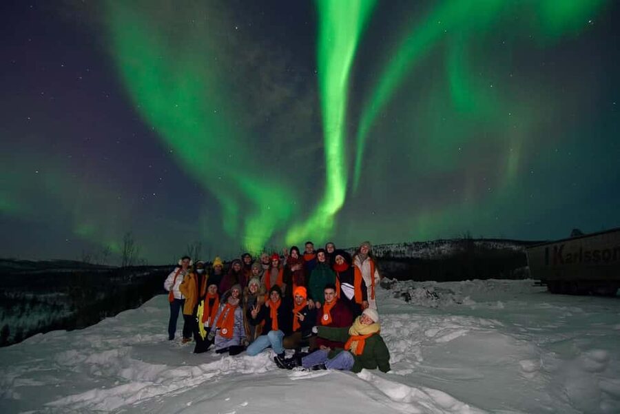 Rovaniemi: Northern Lights Aurora Guarantee Tour - Warm transport, long roads, and a small group