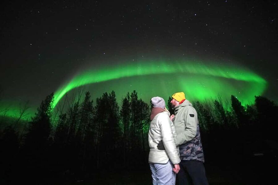 Rovaniemi: Northern Lights Aurora Guarantee Tour - The evening begins with a weather-based departure