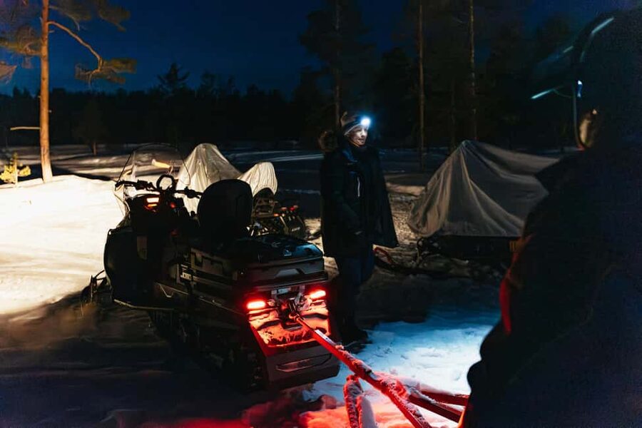 Rovaniemi: Northern Lights Family-Friendly Snowmobile Safari - Clothing, cold, and safety rules