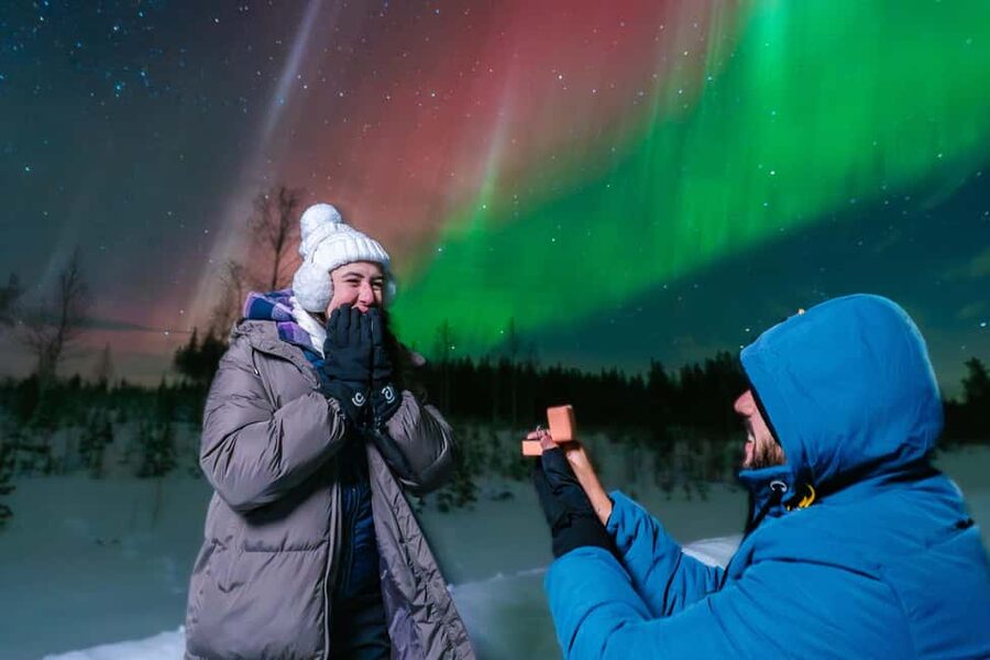Rovaniemi: Northern Lights Hunting with Photo & Video - Waiting under the Arctic sky