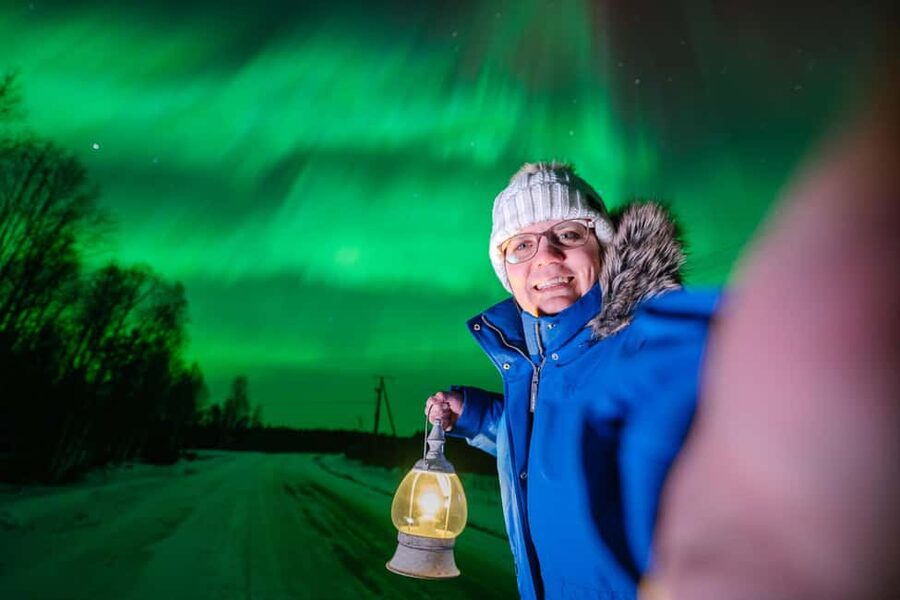 Rovaniemi: Northern Lights Hunting with Photo & Video - The photo session under the Northern Lights