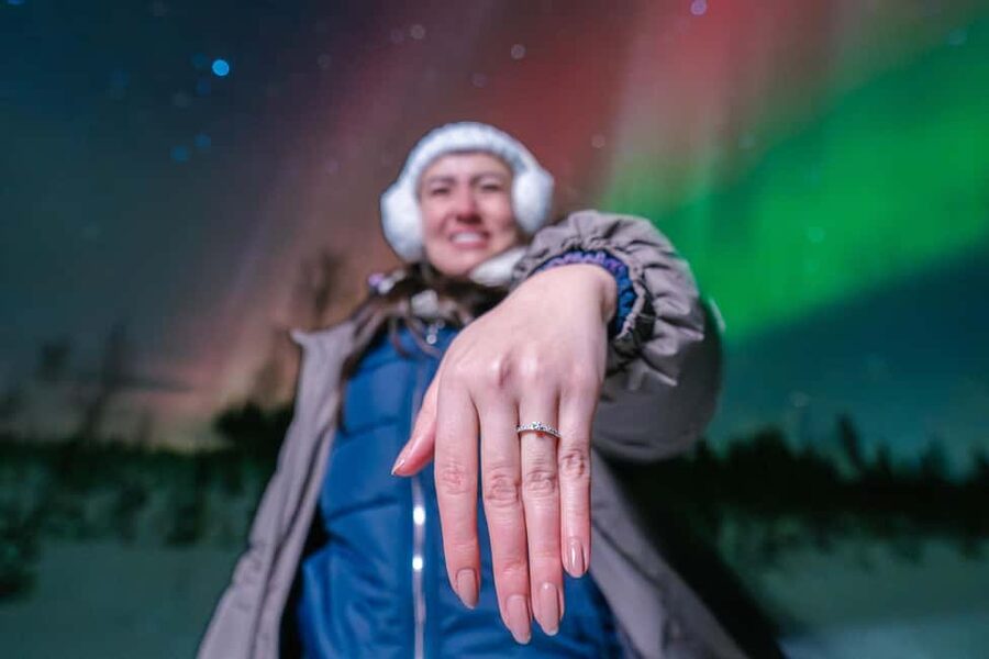 Rovaniemi: Northern Lights Hunting with Photo & Video - The van ride is part of the hunt