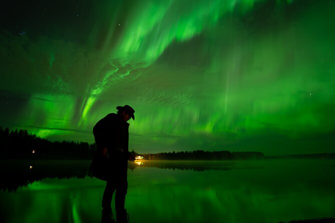 Rovaniemi: Northern Lights Small Group Money-Back Guarantee - Professional photos without carrying a tripod