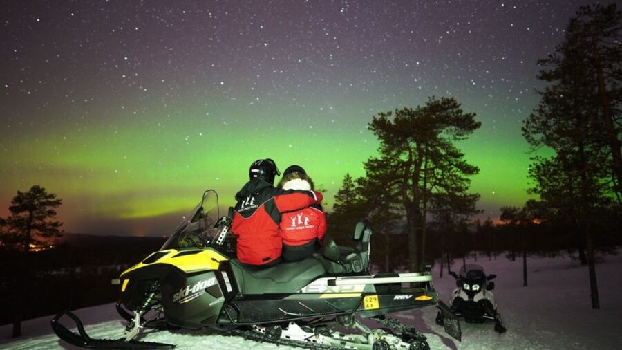 Rovaniemi: Northern Lights Snowmobile Hunt - The one-hour ride through snowy Lapland