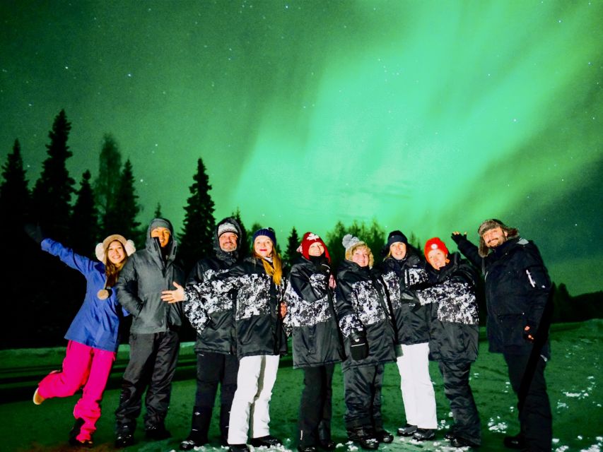 Rovaniemi: Northern Lights Tour with Guaranteed Sightings - Waiting beneath the Arctic sky