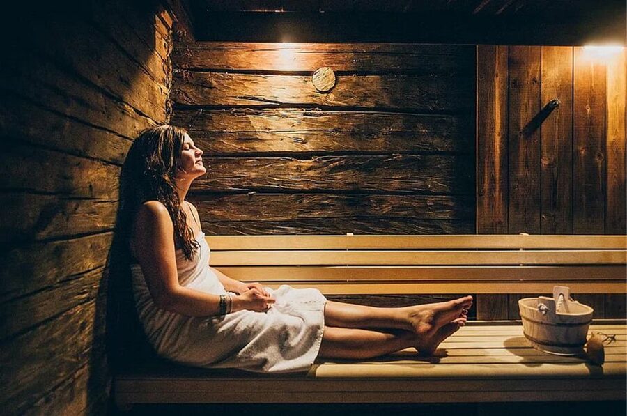Rovaniemi: Northern Lights Trip with Arctic Sauna & Jacuzzi - Tea, gingerbread, towels, and slippers
