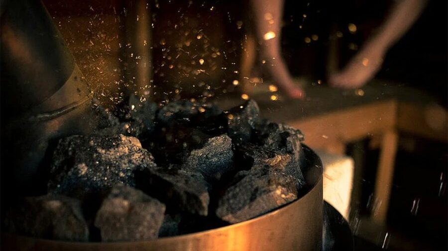 Rovaniemi: Northern Lights Trip with Arctic Sauna & Jacuzzi - The traditional sauna and Jacuzzi session