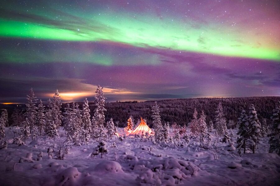 Rovaniemi: Small-Group Northern Lights Wilderness Tour - What the campfire adds to the night